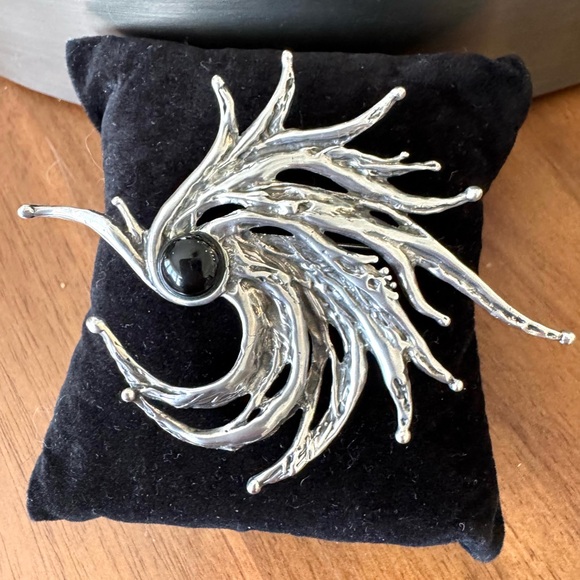 Israel 925 Silver Swirl Brooch with Black Accent - Picture 2 of 9